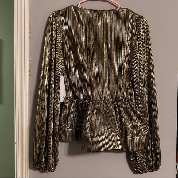 Akira NWT Gold Metallic Women's Top - Picture 3 of 3